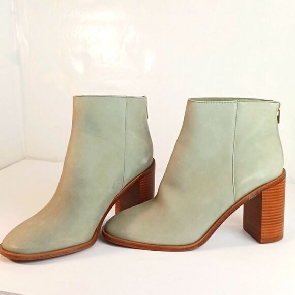 Antonio Melani woman's cammden nubuck leather block heel booties size 9.5 - Picture 1 of 9